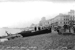 The-beach-opposite-Carlisle-Parade-and-Robertson-Terrace.-1905.